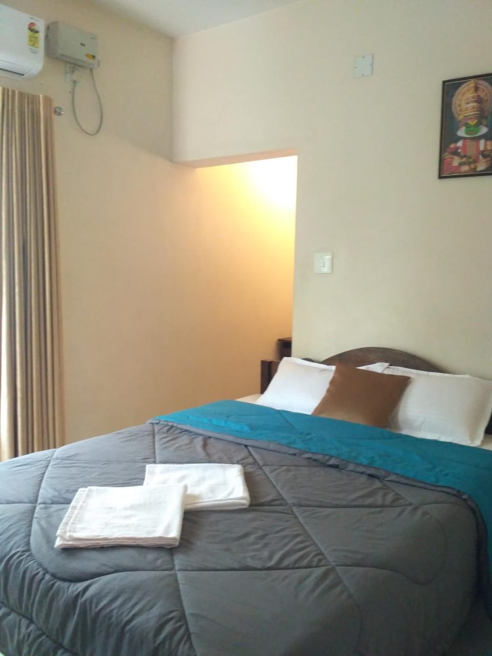 Bed, Photo of the whole room, Bedroom