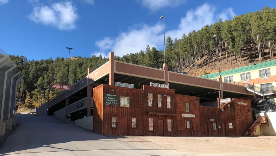 Property building, Natural landscape, Mountain view, Parking