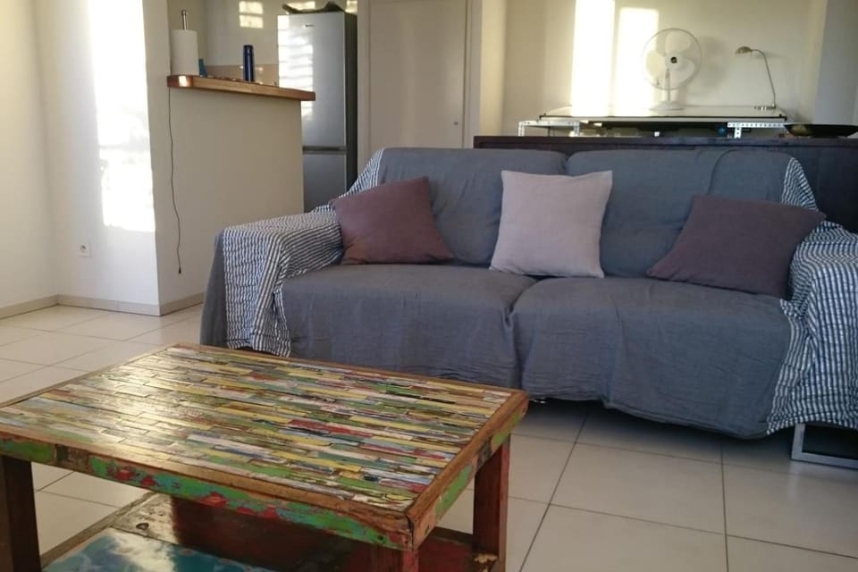 Communal lounge/ TV room, Living room, Seating area