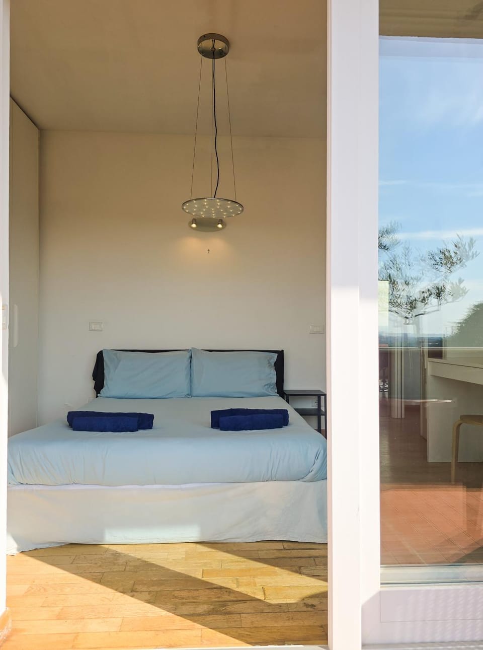 Bed, View (from property/room), Balcony/Terrace, Photo of the whole room, Bedroom