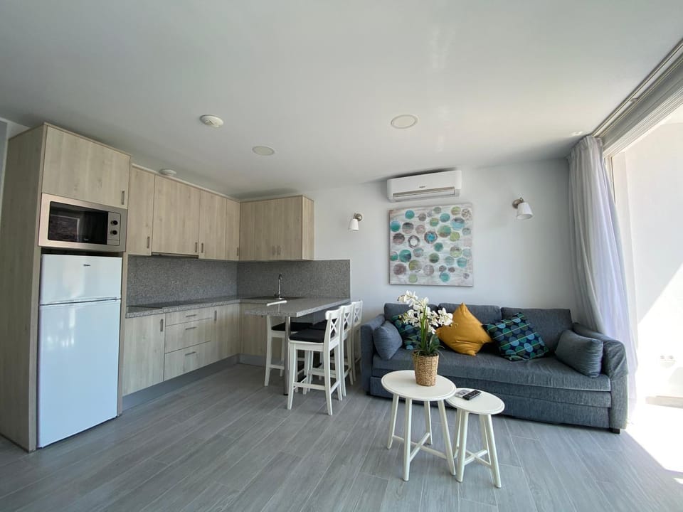 Kitchen or kitchenette, Living room, Dining area, kitchen