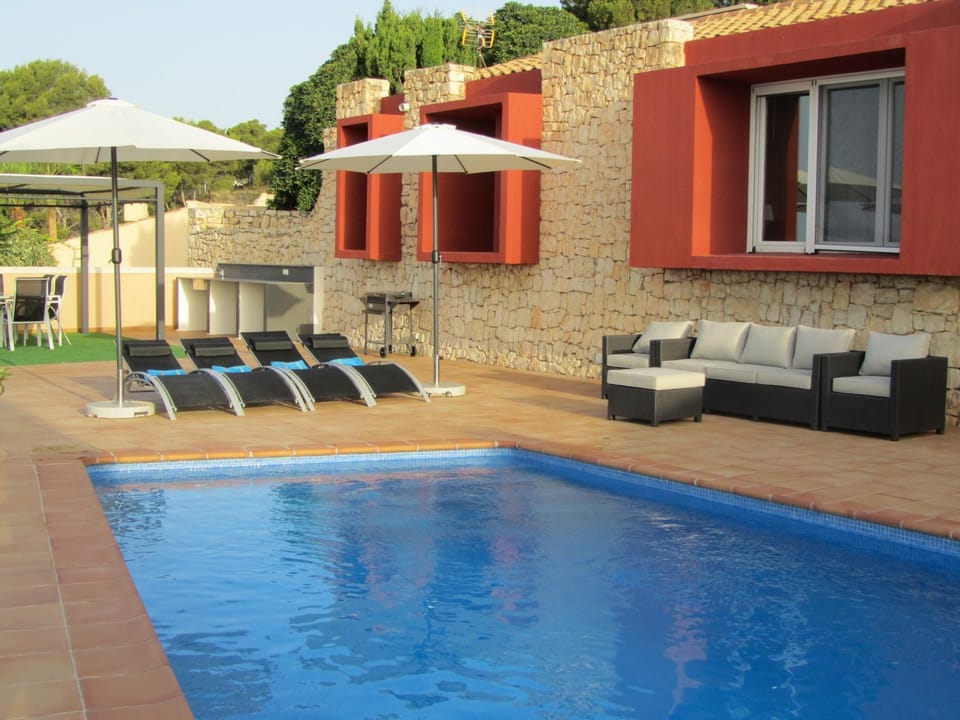 Swimming pool, Swimming pool
