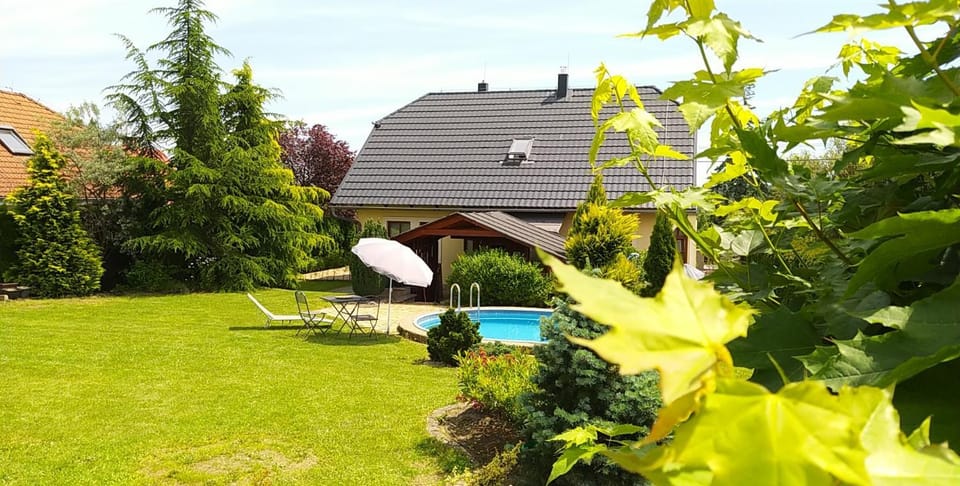 Property building, Garden, Swimming pool