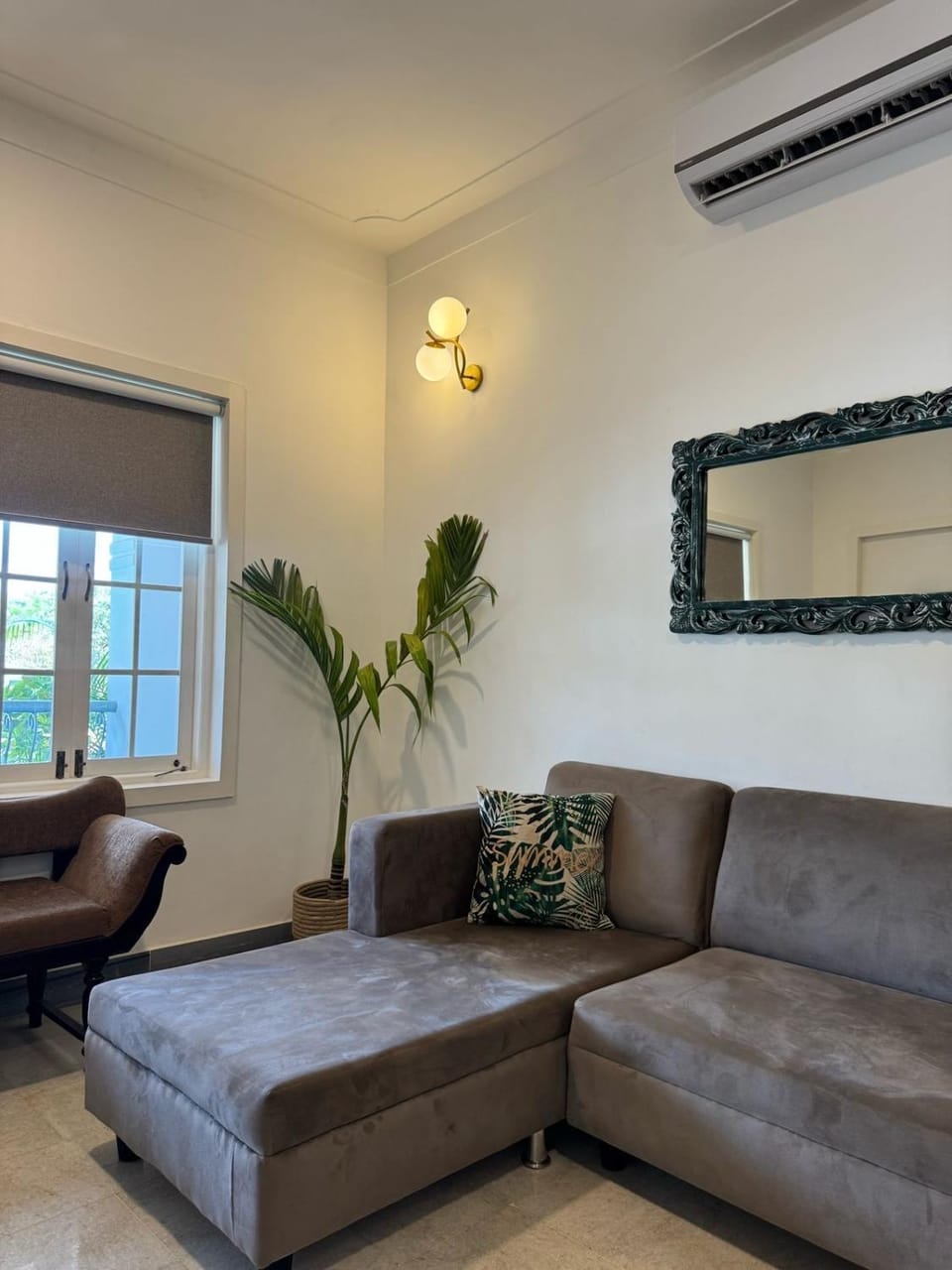 Living room, Seating area, air conditioner