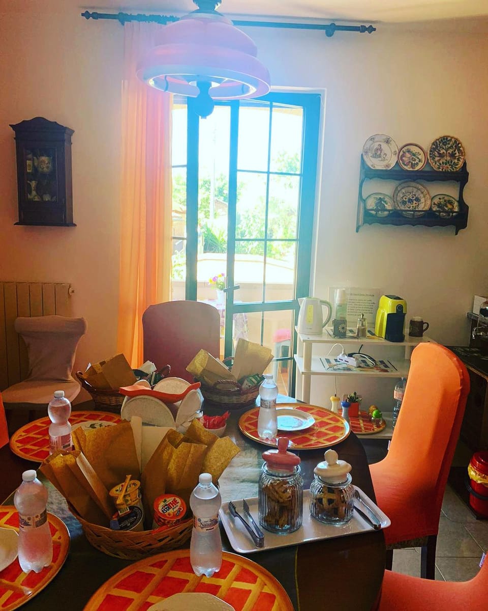 Food and drinks, Dining area, Food, Breakfast