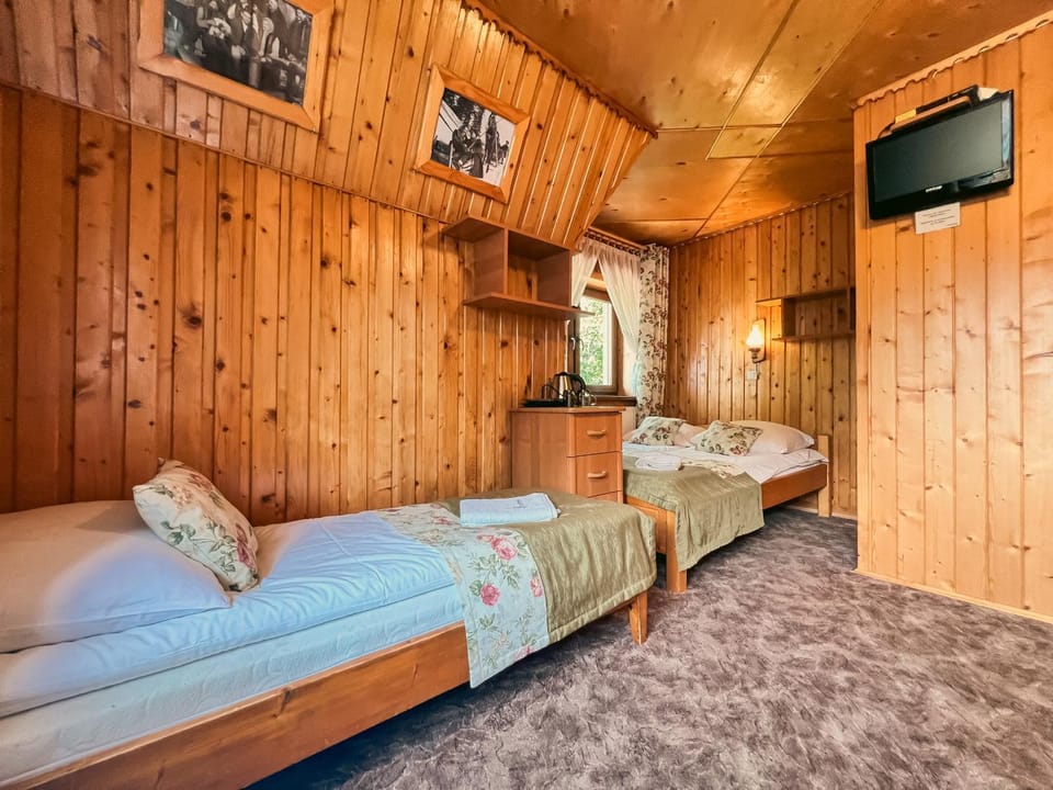 Bed, TV and multimedia, Photo of the whole room