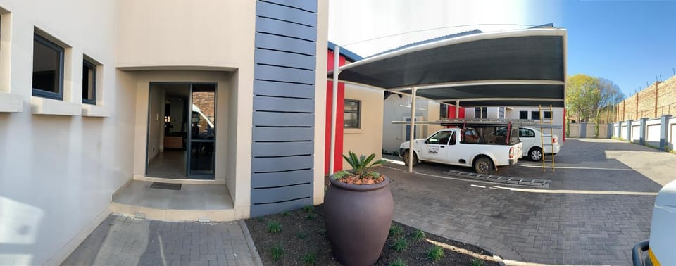 Property building, Facade/entrance