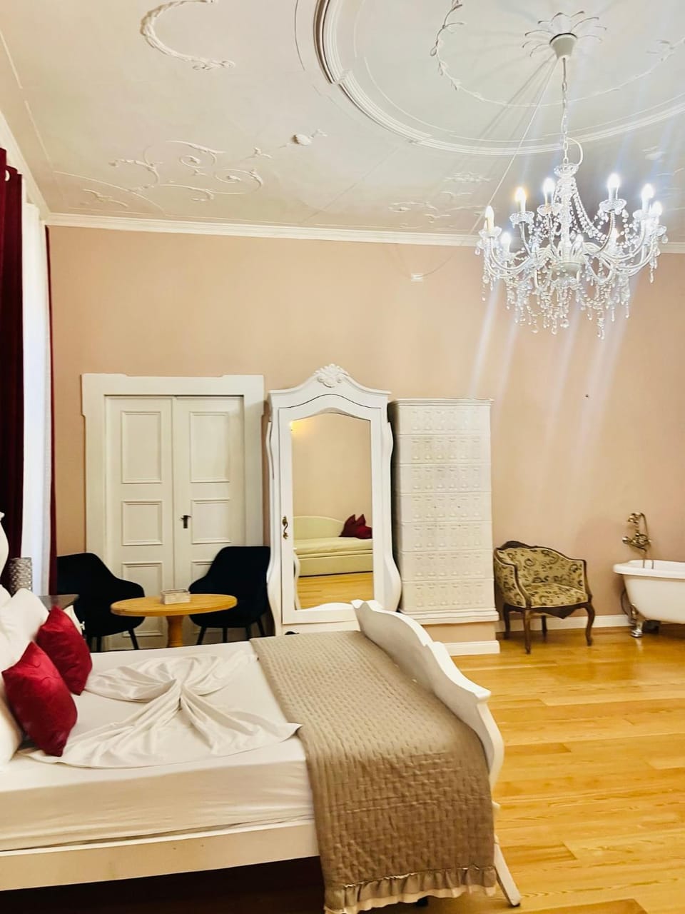 Bed, Living room, Photo of the whole room, Seating area, Bedroom, towels, wardrobe