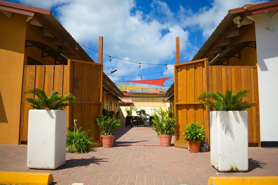 Facade/entrance, Balcony/Terrace