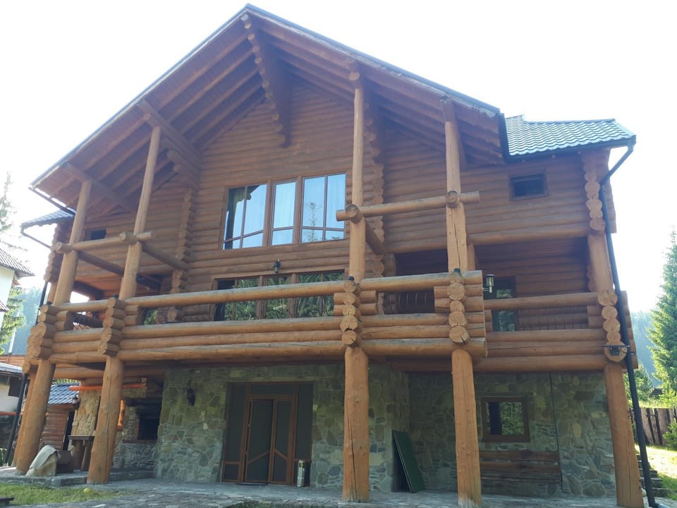 Котедж RIVER HILL Chalet in Ukraine