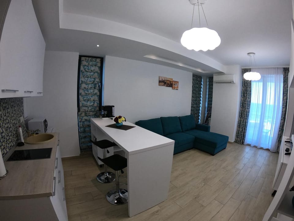 Fancy Studio with Sea View Apartment in Constanta