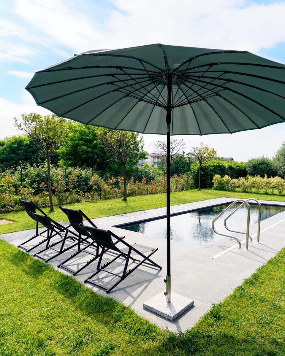 Swimming pool, sunbed, sunbed