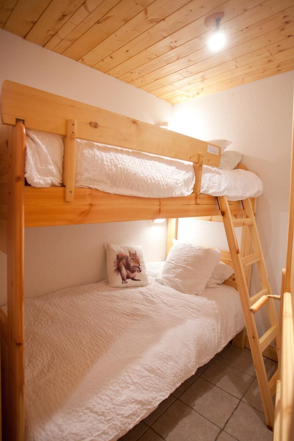 Bed, bunk bed