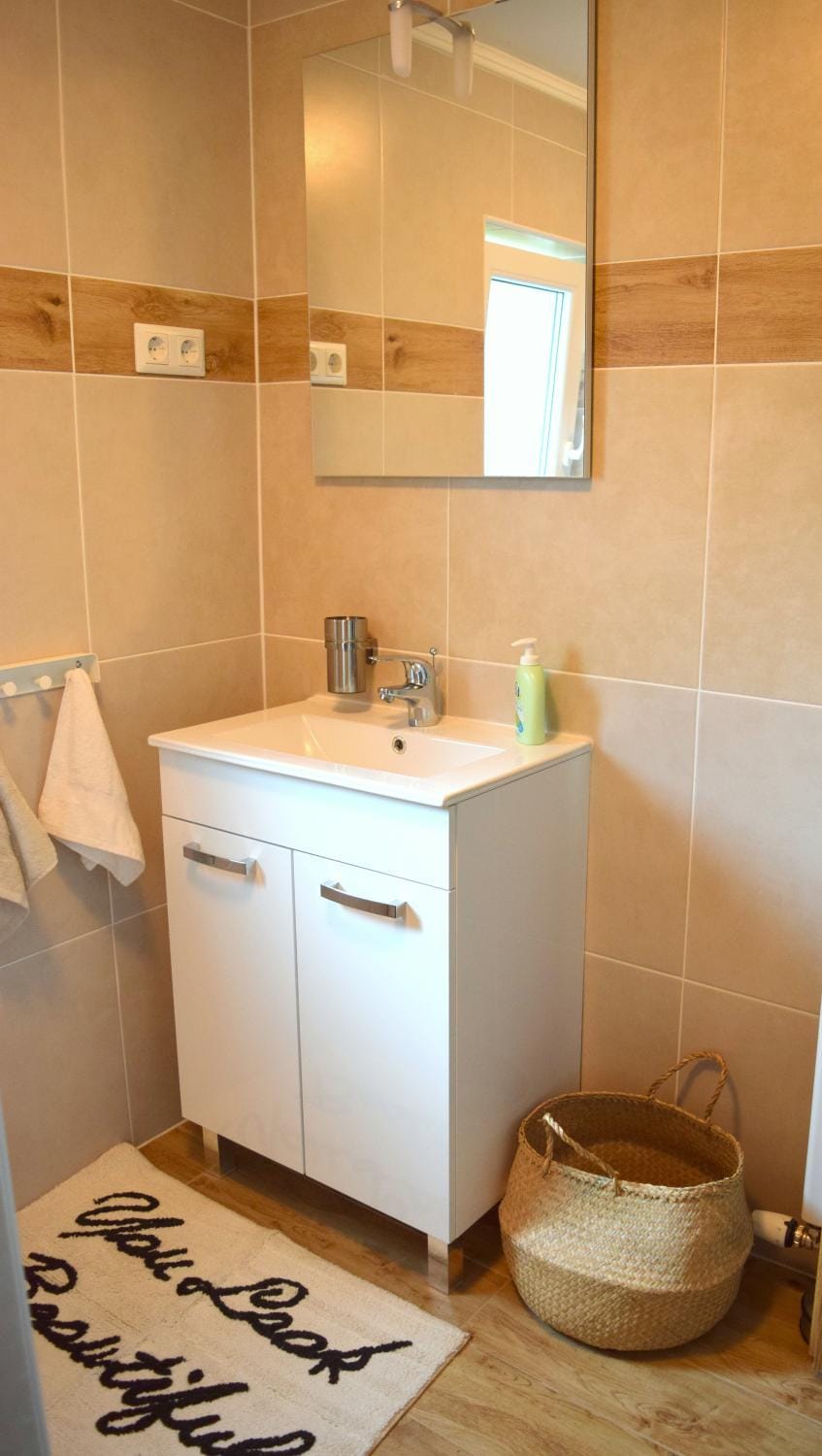 Shower, Toilet, Bathroom, towels