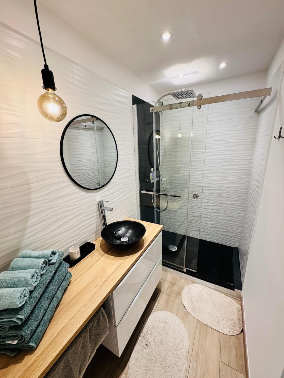 Shower, Bathroom, towels