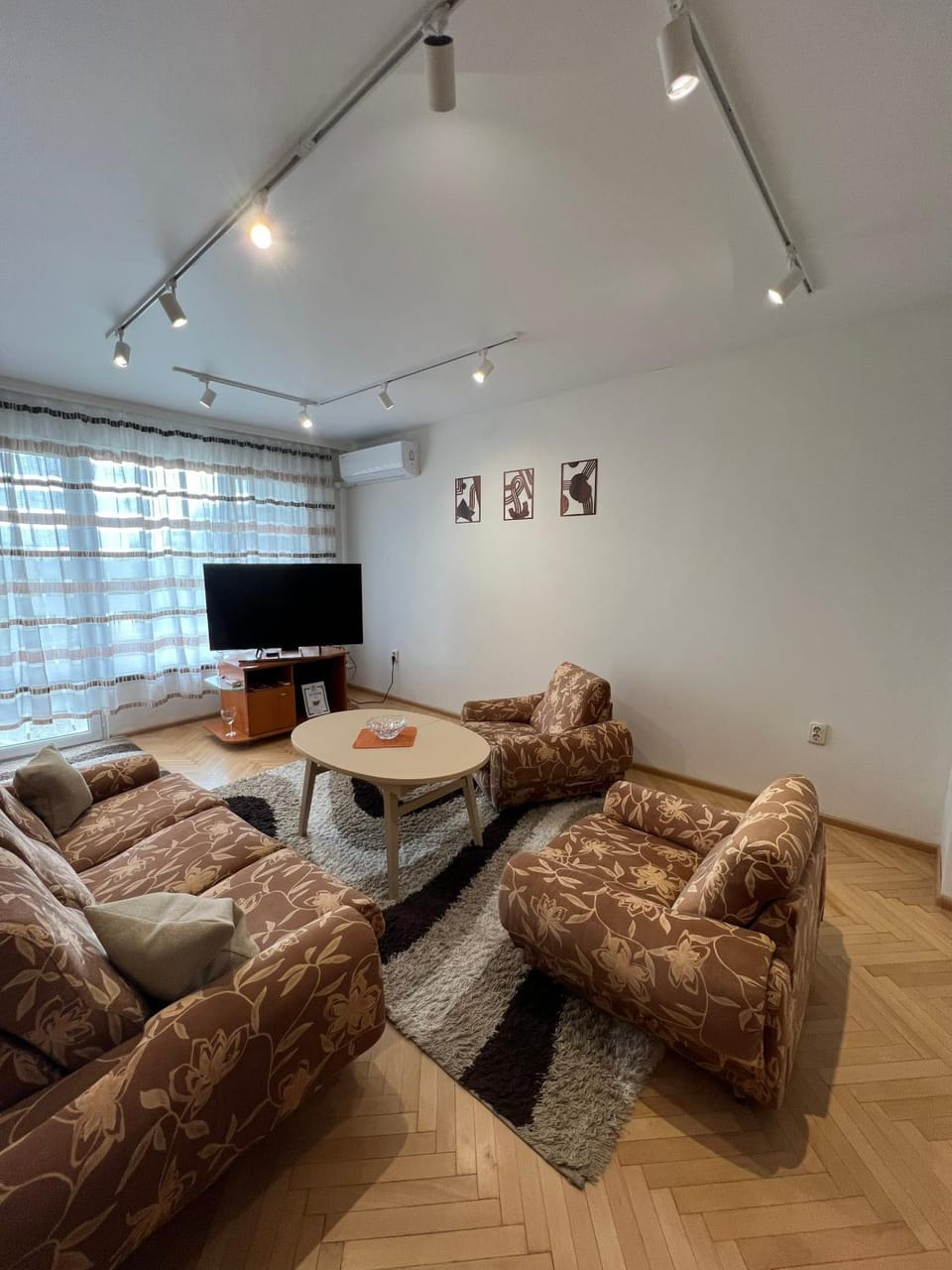 Communal lounge/ TV room, TV and multimedia, Living room, Seating area