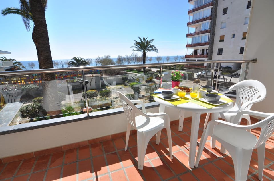 View (from property/room), Balcony/Terrace, Dining area