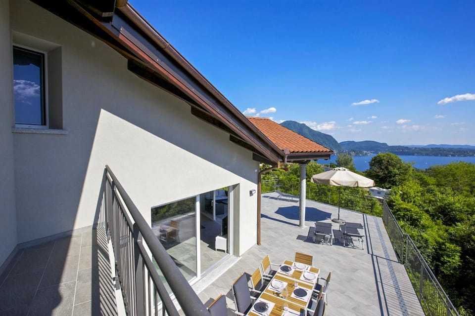 Balcony/Terrace, Lake view, Mountain view