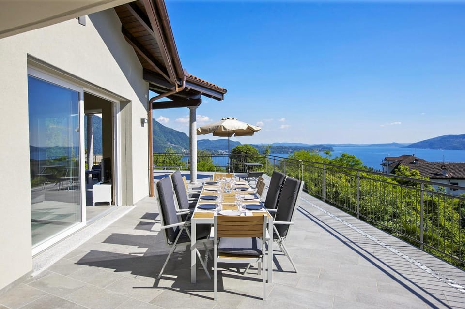 Balcony/Terrace, Lake view, Mountain view
