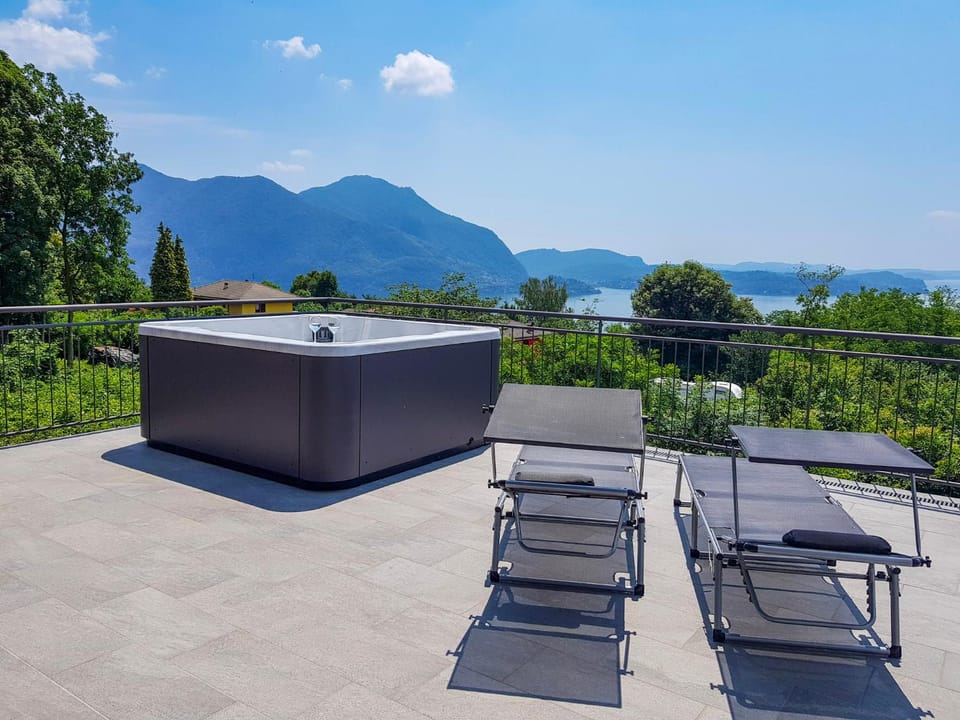 Hot Tub, Balcony/Terrace, Lake view, Mountain view