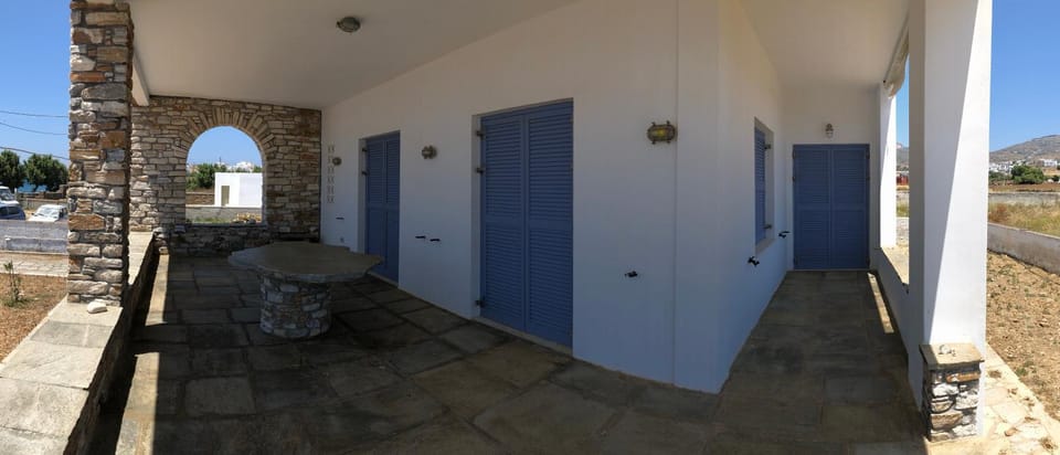 Facade/entrance, Balcony/Terrace