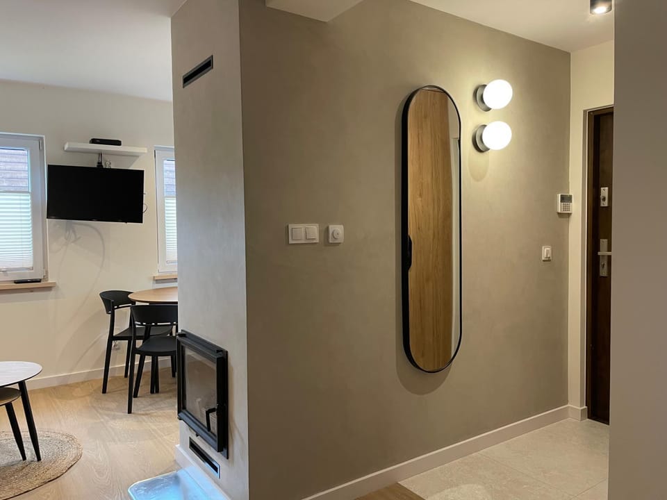 TV and multimedia, Dining area, fireplace