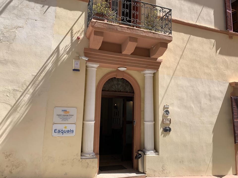 Varis Apartment in Saint Julians