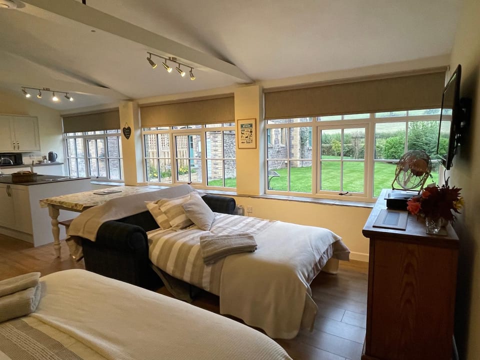 Photo of the whole room, Bedroom, Family