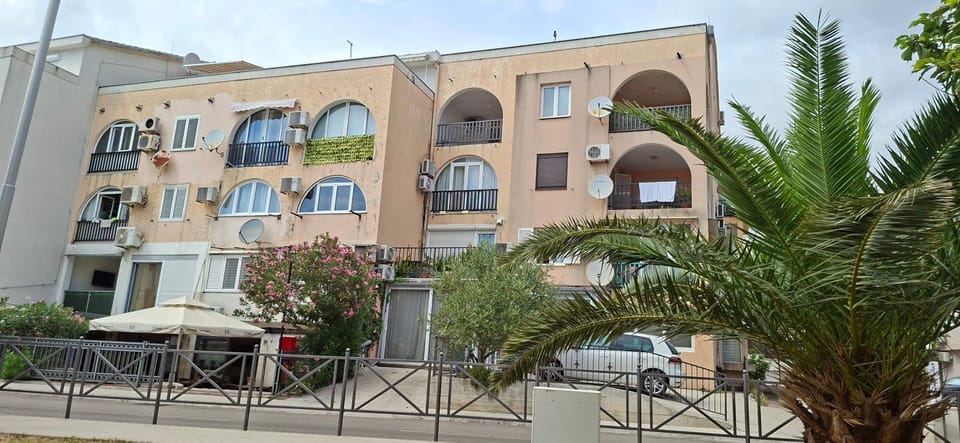 Sunčani apartman 1-Vila Amfora Apartment in Budva