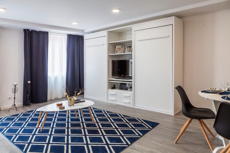 Communal lounge/ TV room, Living room, Seating area