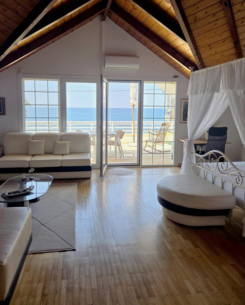 Suite in front of the sea Apartment in Greece