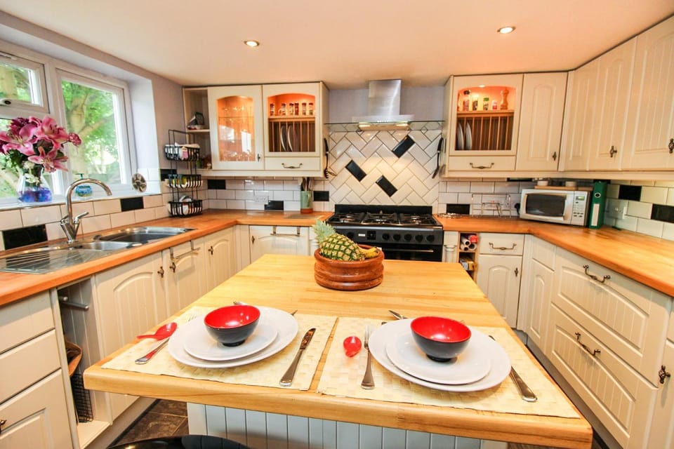 dishwasher, minibar, pet friendly, toaster