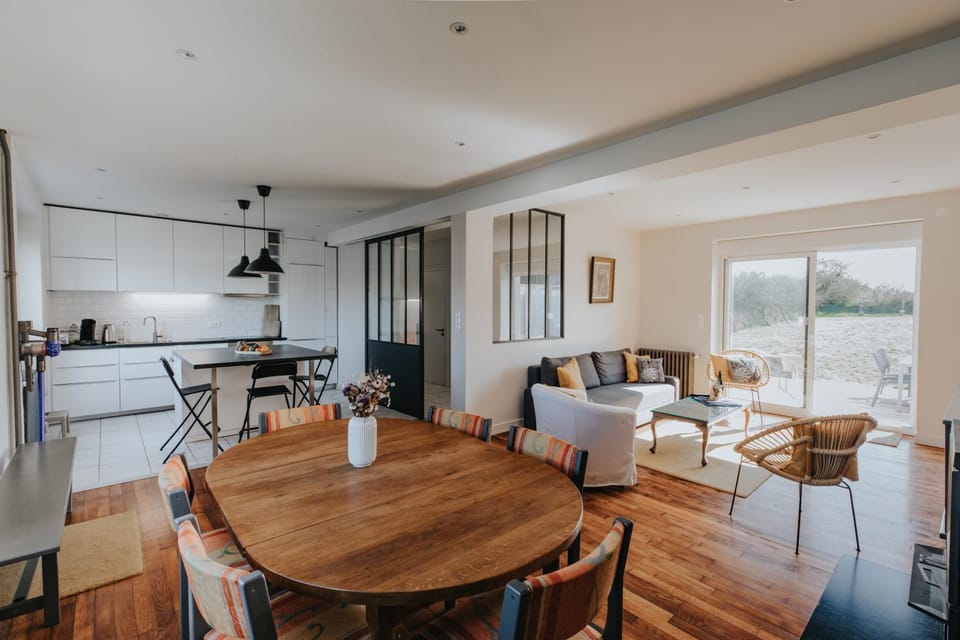 Kitchen or kitchenette, Living room, Dining area