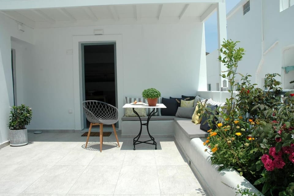 Patio, Spring, Garden, View (from property/room), Balcony/Terrace, Seating area, Garden view