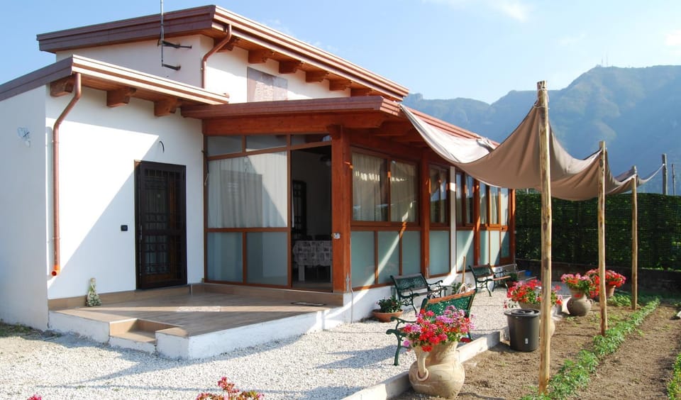 Patio, Facade/entrance