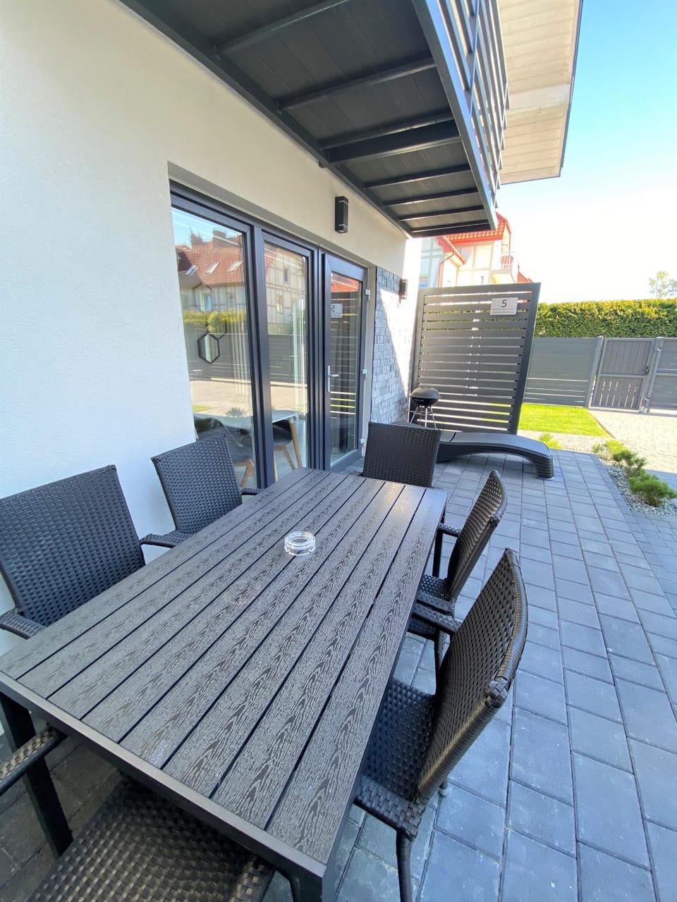 Facade/entrance, Balcony/Terrace