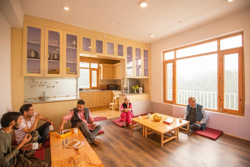 Living room, Guests, group of guests