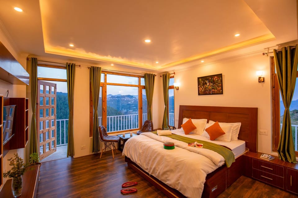 Photo of the whole room, Bedroom, Mountain view