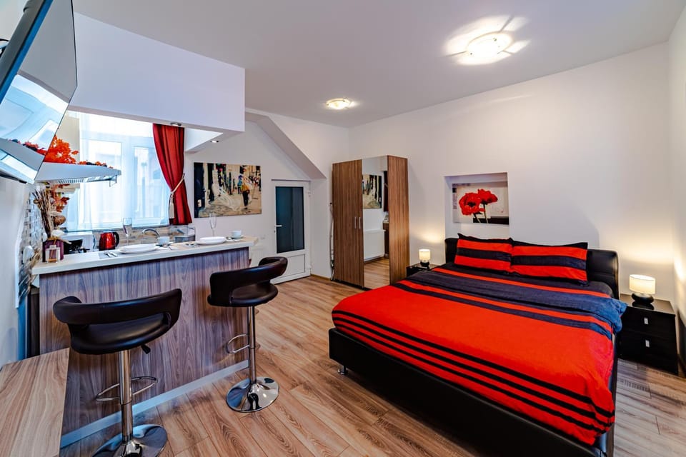 Bed, TV and multimedia, Kitchen or kitchenette, Photo of the whole room, Dining area, Bedroom, hair dresser, minibar