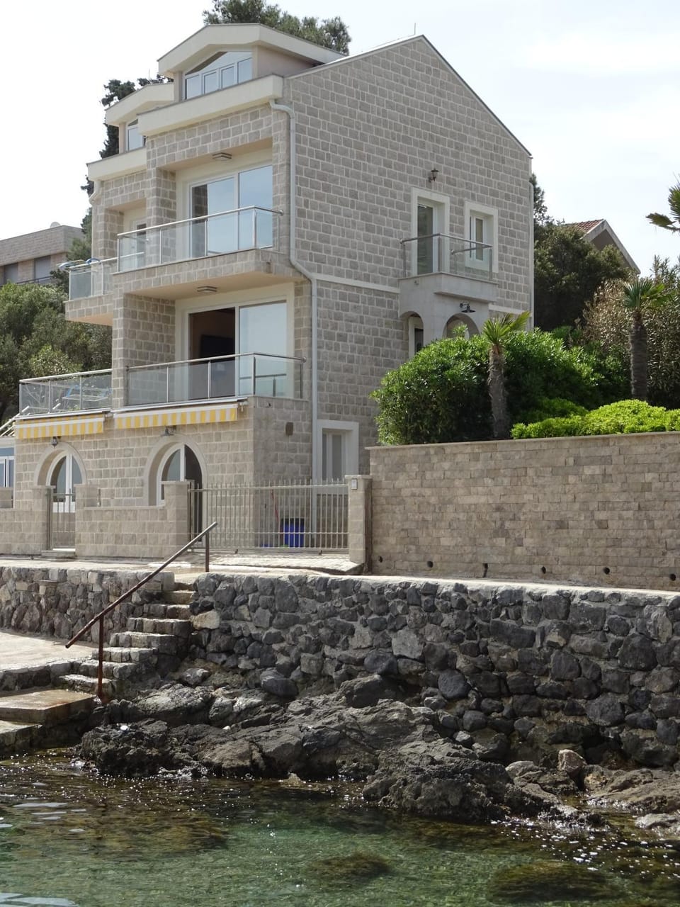 Property building, Patio, Facade/entrance, BBQ facilities, Fishing, Beach, Canoeing, Hiking, Sea view, Inner courtyard view
