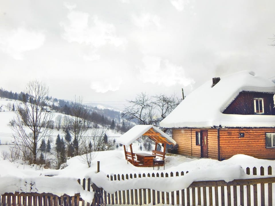 Property building, Winter, BBQ facilities, Garden, Decorative detail, Garden view, Mountain view, Area and facilities