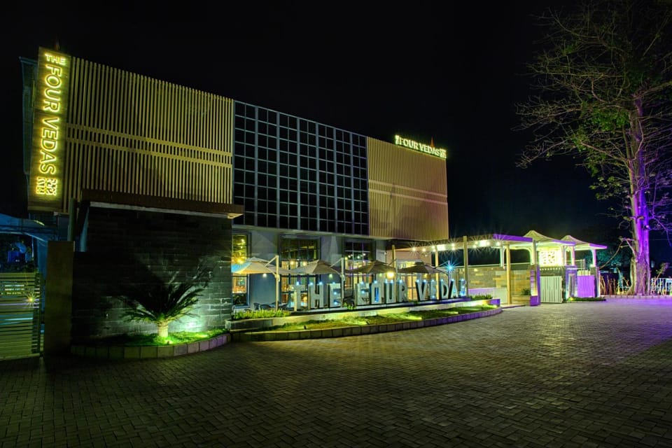 Property building, Restaurant/places to eat