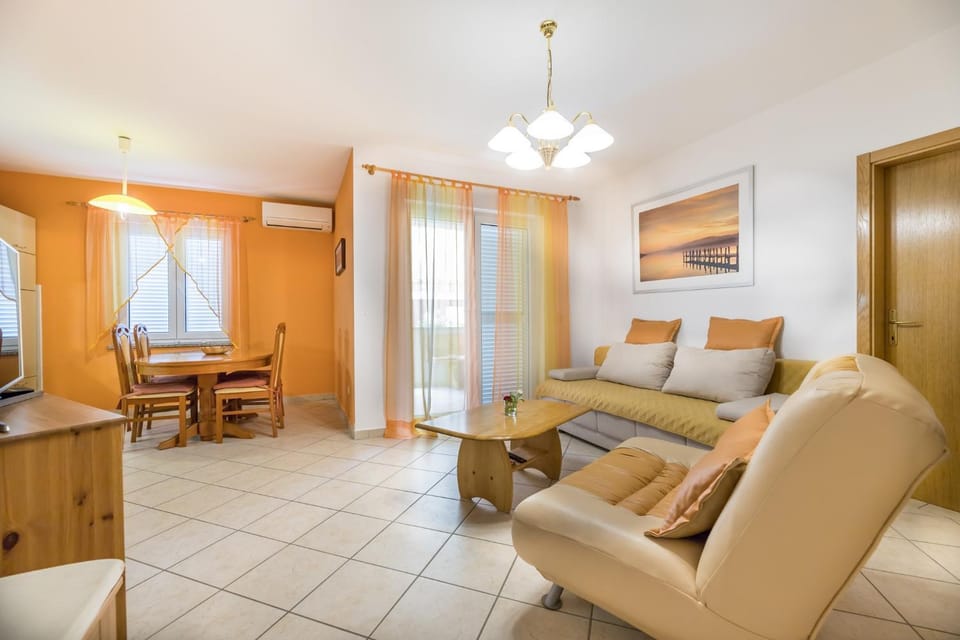 Kitchen or kitchenette, Living room, Seating area