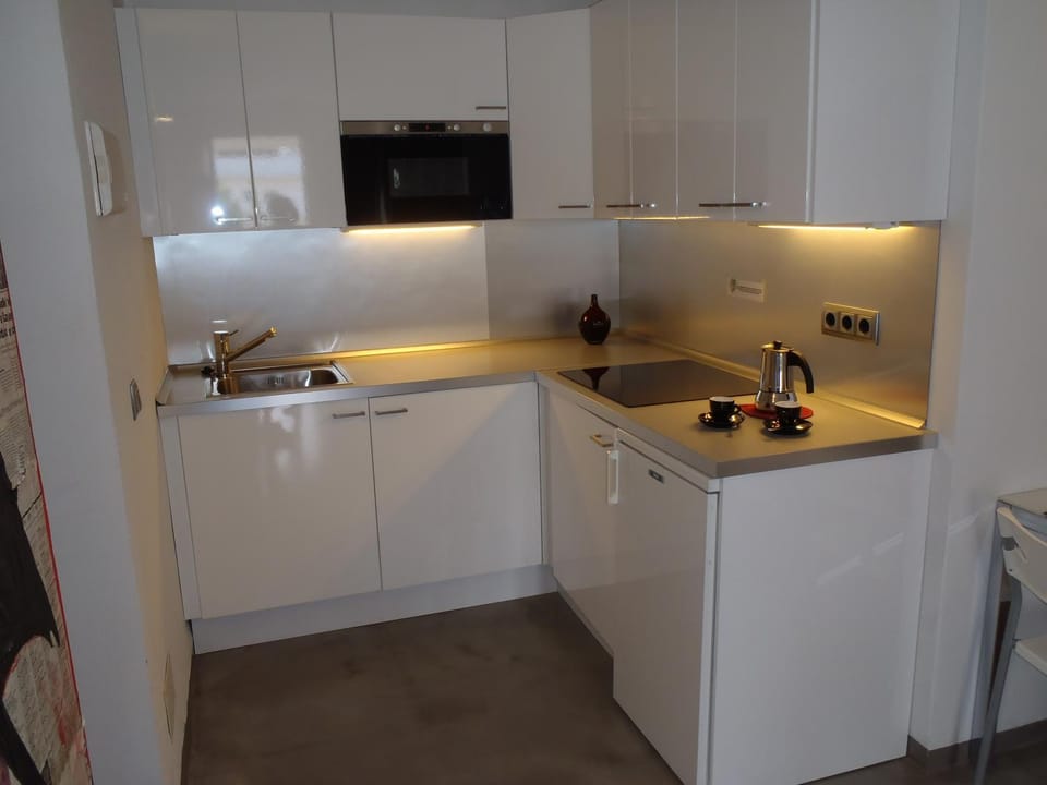 Kitchen or kitchenette
