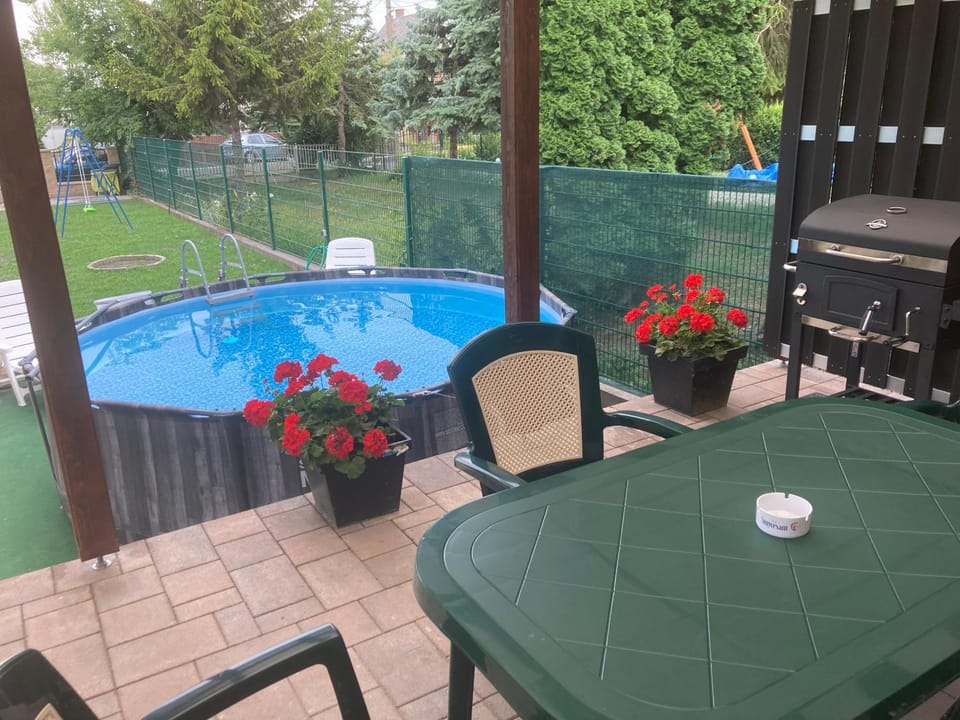 Balcony/Terrace, Swimming pool