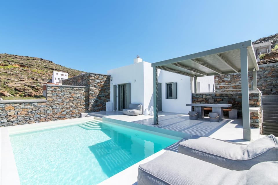 Patio, Balcony/Terrace, Dining area, Pool view