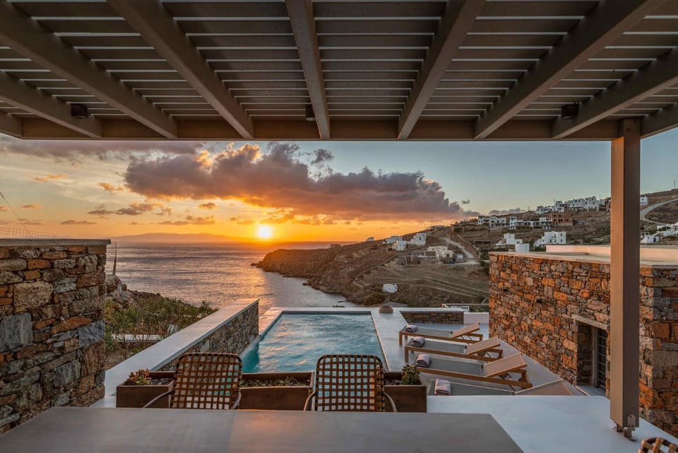 View (from property/room), Sea view, Swimming pool