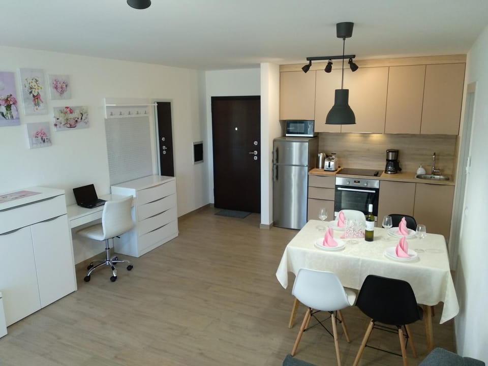 Dining area, Communal kitchen