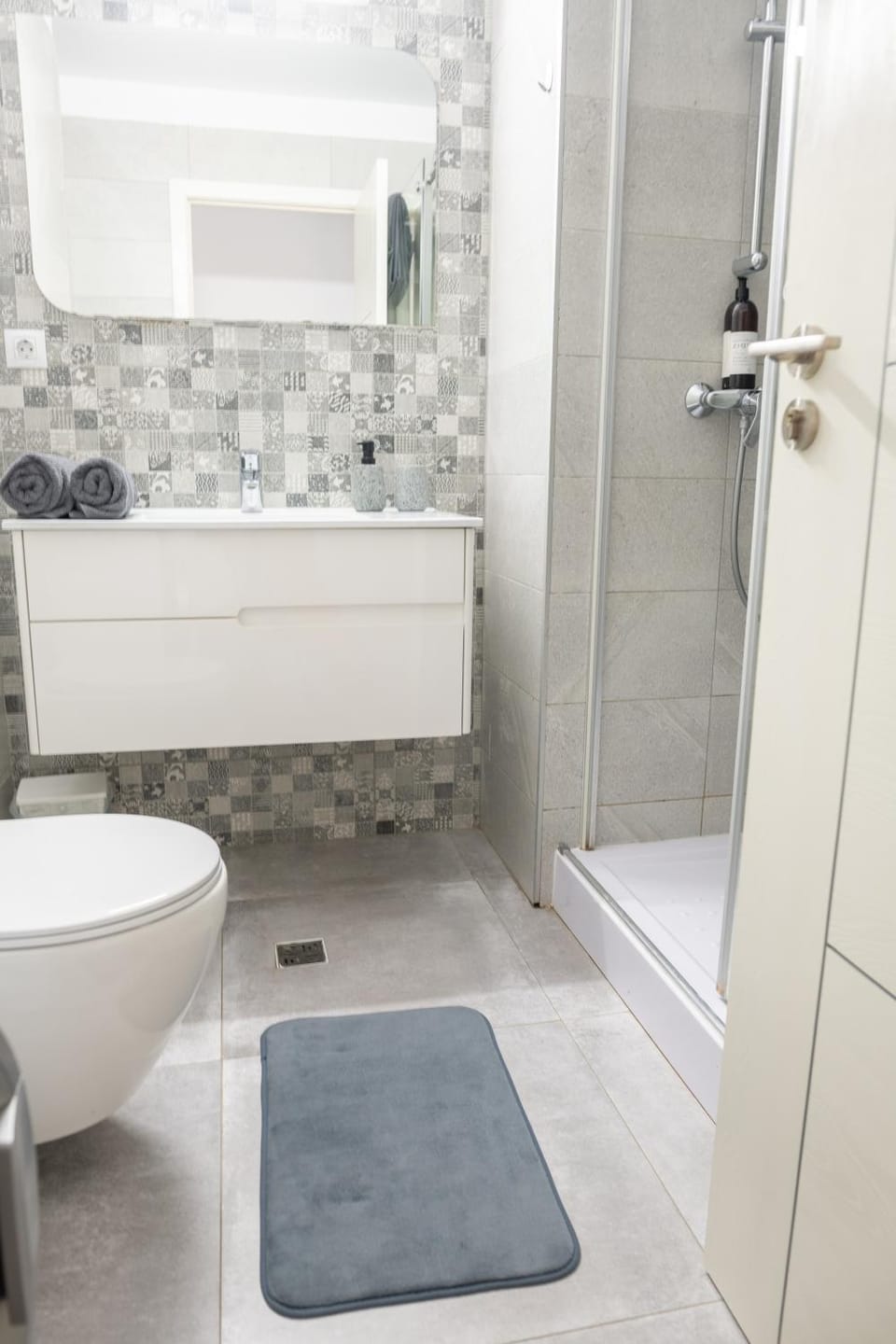 Studio Casian Onix Blue Mamaia Nord Apartment in Constanța County