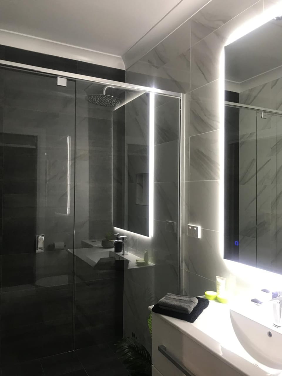 Luxury 2br home with King, 5 star private & close Villa in Bathurst